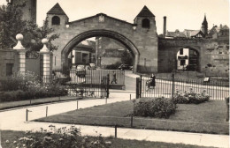 ROYAUME-UNI - Newgate Chester - Vue Générale - Des Gens Qui Passent - Des Voitures Au Loin - Carte Postale Ancienne - Chester