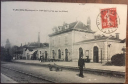 Cpa 24 Dordogne, MUSSIDAN Gare, Animée, Locomotive Chef De Gare, Vue Prise Sur Voies Ferrées, éd L.Garde, écrite 1913? - Mussidan