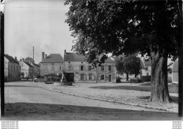 CHEZY EN ORXOIS PLACE DE LA MAIRIE EPREUVE PHOTO AYANT SERVIE AU TIRAGE DE LA CARTE POSTALE FORMAT 18 X 12 CM - Sonstige & Ohne Zuordnung