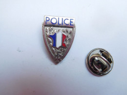 Superbe Pin's En Relief , Police Nationale - Policia