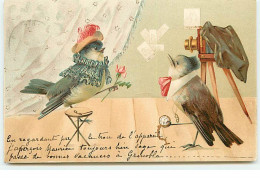 N°19149 - Oiseaux Habillés L'un Prenant L'autre En Photo - Animaux Habillés