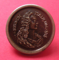 Bouton  Regnum Italicum 1918 Mémora ? De Livrée ? Métal Argenté Ancien Diamètre  2.8 Cm Dos Scanné Buttons - Knöpfe