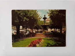 Carte Postale - Mèze - Place De L'Hôtel De Ville Et Son Jet D'eau    (2ig) - Mèze