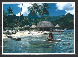 POLYNESIE. Carte Postale écrite. Jeune Tahitienne En Pirogue En Face Du Club Bali Hai. - Französisch-Polynesien