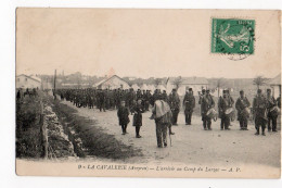 LA CAVALERIE * AVEYRON * ARRIVEE AU CAMP DE LARZAC * SOLDATS * MUSICIENS * Carte N° 9 A. P. - La Cavalerie