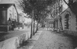 PREFAILLES    TERRASSE DE L HOTEL STE MARIE  POMPE A ESSENCE AZUR - Préfailles