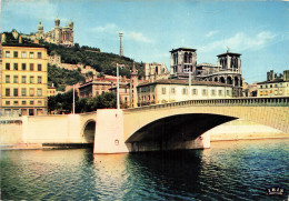 FRANCE - Lyon - Vue Générale Du Pont Bonaparte Et La Cathédrale Saint Jean - Colorisé - Carte Postale - Autres & Non Classés