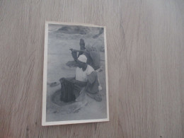 Carte Photo  Afrique Cameroun Style Pauleau ? Lavage Dans Un Trou D'eau Un Petit Manque - Cameroon