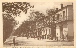 CPA - Algérie - BATNA -Av. De La République Et Grand Hôtel D'Orient- Ref. LL N° 38 _ J. Bernard Papeterie Tabacs BATNA* - Batna