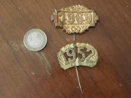 2 Pins Chasse Vive La Chasse 1952 Et 1969 - Autres & Non Classés