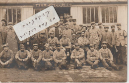 SAINTE MESME  - Les Militaires Qui Posent Devant La Salle De Cours De L' Ecole En 1919    ( Carte Photo ) - Sonstige & Ohne Zuordnung