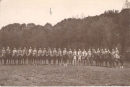 MILITARIA - Guerre - Carte Photo De Militaires - Soldats A Cheval Dont Paul Matton - Cavalerie - Carte Postale Ancienne - Personajes