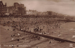 ROYAUME-UNI - The Beach - Brighton - Vue Générale - Vue Sur Une Plage - Animé - Carte Postale Ancienne - Brighton