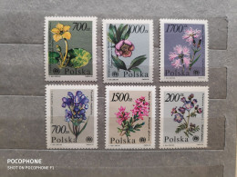 1990	Poland 	Flowers (F83) - Unused Stamps