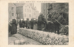 Besse * Un Coin Du Marché Aux Fromages * Foire Marchands - Besse Et Saint Anastaise