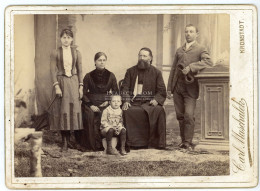 BRASSÓ 1890. Muschalek: Család, érdekes Cabinet Fotó - Ancianas (antes De 1900)
