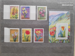 1993	Uzbekistan	Flowers (F83) - Ouzbékistan