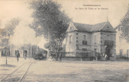 CPA 11 CASTELNAUDARY / LA GARE DU TRAM ET LES OCTROIS / TRAIN DANS LA RUE - Castelnaudary