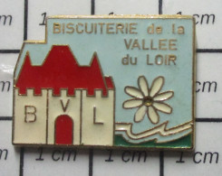 511D Pin's Pins / Beau Et Rare : ALIMENTATION / BVL BISCUITERIE DE LA VALLEE SU LOIR CHATEAU MARGUERITE PAQUERETTE - Levensmiddelen