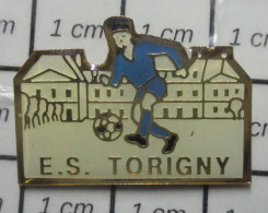 511D  Pin's Pins / Beau Et Rare / SPORTS / FOOTBALL E.S. TORIGNY Par MARGIL LCK - Football