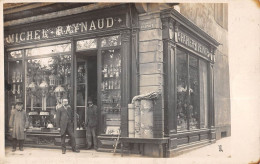 CPA 11 CARCASSONNE / CARTE PHOTO / MICHEL RAYNAUD / MAGASIN PLACE CARNOT / PAPIERS PEINTS / LUMINAIRES - Carcassonne