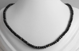 1 Collier En Pierre Spinelle Noir Facettés - Protecteur Contre Les énergies Négatives - Longueur 45cm - TBE - Collane/Catenine