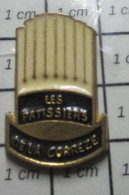 511D Pin's Pins / Beau Et Rare / ALIMENTATION / LES PATISSIERS DE LA CORREZE TOQUE CHEF Par ALCARA - Levensmiddelen