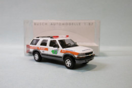 Busch - CHEVROLET BLAZER EMS Niagara Ambulance Voiture US Réf. 46414 HO 1/87 - Baanvoertuigen