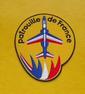 TISSU PATCH : PATROUILLE DE FRANCE  , DIAMETRE 9 CM , BON ETAT VOIR PHOTO . POUR TOUT RENSEIGNEMENT ME CONTACTER. REGARD - Escudos En Tela