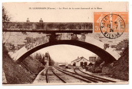 Le Pont De La Route Jazeneuil Et La Gare - Lusignan