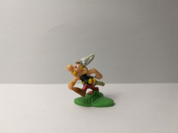 Kinder : MPG TR110  Asterix & Obélix - Im Auftrag Ihrer Majestät 2012 - Asterix - Innen Unbemalt -Steckpin Unbemalt 1.1 - Aufstellfiguren