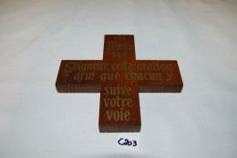 C203 Croix En Bois - Notre Seigneur - Objet Religieux - Arte Religioso