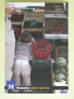 MARCHE ALIMENTAIRE - FRUITS - Enfant Devant étal Du Commerçant : Cerise / Fraise / Noix - Carte Publicitaire Montpellier - Märkte