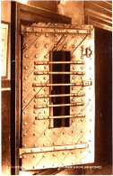 CG66.  Vintage Postcard. Old Prison Door. Bedford. - Bedford