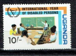Année Internationale Des Personnes Handicapées : Professeur Handicapé Et Ses étudiants - Oeganda (1962-...)