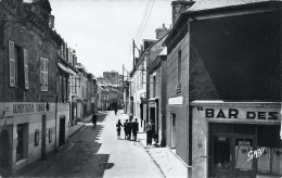 CPSM Lesneven-Rue Du Folgoët-17-RARE     L2764 - Lesneven