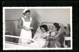 AK Krankenschwester Mach Visite Am Krankenbett  - Santé