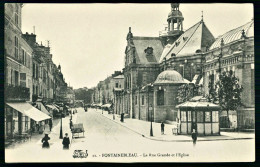 A69  FRANCE CPA FONTAINEBLEAU - LA RUE GRANDE ET L' EGLISE - Colecciones Y Lotes