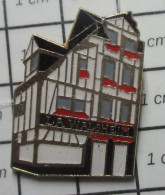 511D  Pin's Pins / Beau Et Rare / MARQUES / MAISON ALSACIENNE LA WALSHEIM - Markennamen