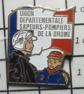 511D Pin's Pins / Beau Et Rare / POMPIERS / UNION DEPARTEMENTALE DE LA DROME - Brandweerman