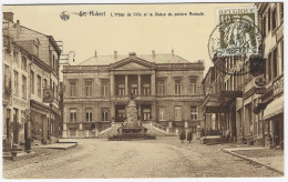 SAINT-HUBERT : L'Hôtel De Ville Et La Statue Du Peintre Redouté - Saint-Hubert