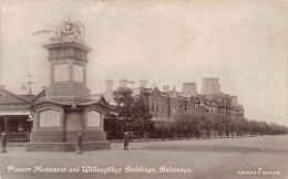 Zimbabwe - BULAWAYO - Pioneer Monument And Willoughbys Buildings - REAL PHOTO - Publ. Lennon's Sseries 7 - Simbabwe