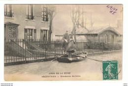 ARGENTEUIL:  DISTRIBUTION  DES  LETTRES  -  CRUE  DE  LA  SEINE  -  JANVIER  1910  -  FP - Inundaciones