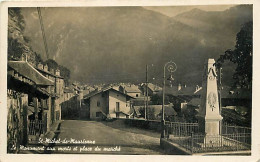 73 - Saint Michel De Maurienne - Le Monument Aux Morts Et Place Du Marché - CPA - Voir Scans Recto-Verso - Saint Michel De Maurienne