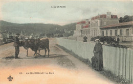 La Bourboule * Place Et Parvis De La Gare * Boeufs * Ligne Chemin De Fer - La Bourboule