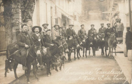 Le Mont Dore * Carte Photo * Caravane De Carreleurs Venant Du Sancy * établissement Des Bains * 1906 * ânes - Le Mont Dore