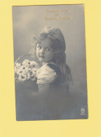 XB1244 JEUNE FILLE, ENFANT, GIRL FAMOUS MODEL CANDICE ASHTON PERFORMING ON STAGE RPPC - Ritratti