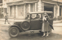 Royat Les Bains * Carte Photo * Automobile Voiture Ancienne Devant Magasin Commerce Chocolatine Marquise Sévigné - Royat