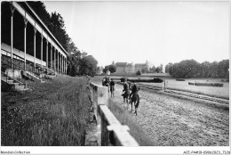 ACEP4-19-0299 - POMPADOUR - Le Champ De Courses - Chevaux à L'entrainement - Arnac Pompadour