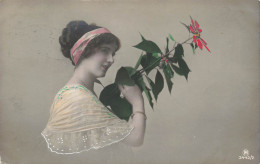 FANTAISIES - Femme - Fleur - Carte Postale Ancienne - Women